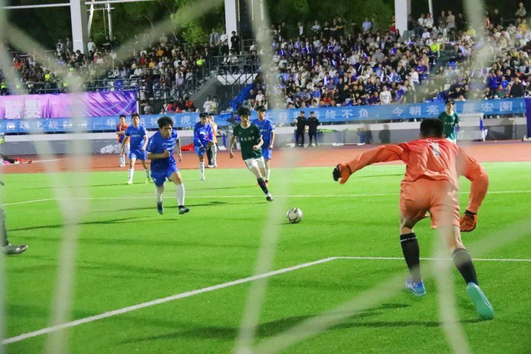 包含队内球员赛场之外香火大旺，积极担当社会责任的词条